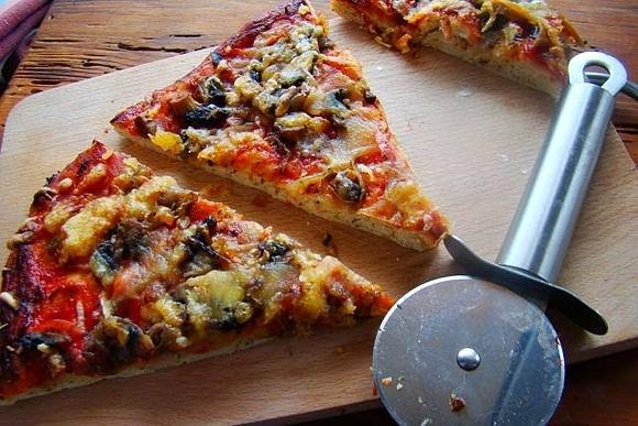 Pizza z pieczarkami