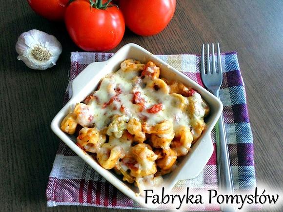 Zapiekanka z tortellini i pomidorami