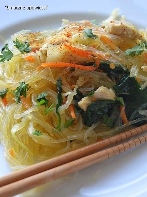 Noodle wok tajski z kurczakiem i warzywami