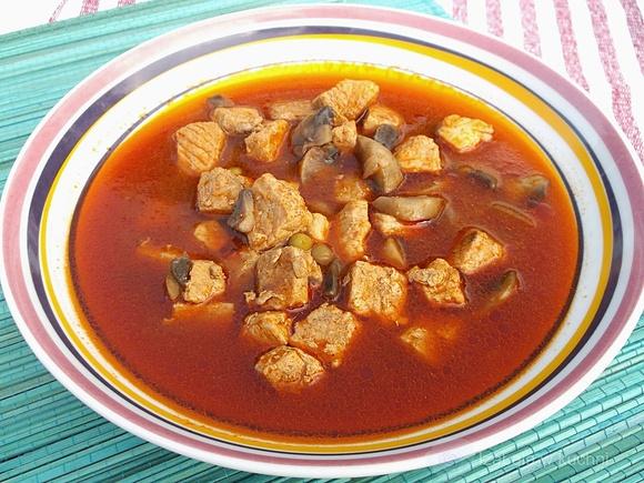 Mięsna zupa