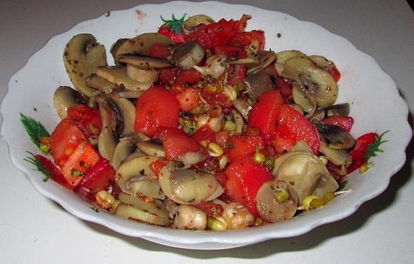 Sałatka pomidorowo-pieczarkowa