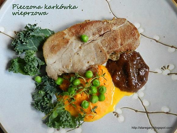 Pieczona karkówka wieprzowa w sosie śliwkowym z puree z marchwi