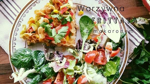Warzywna frittata z makaronem