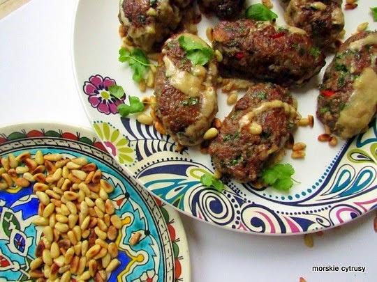 Kofta b'siniyah z przyprawami i warzywami