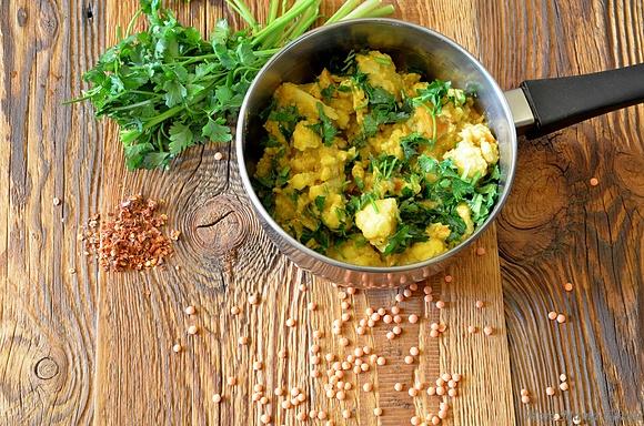 Kalafior z czerwoną soczewicą w sosie curry