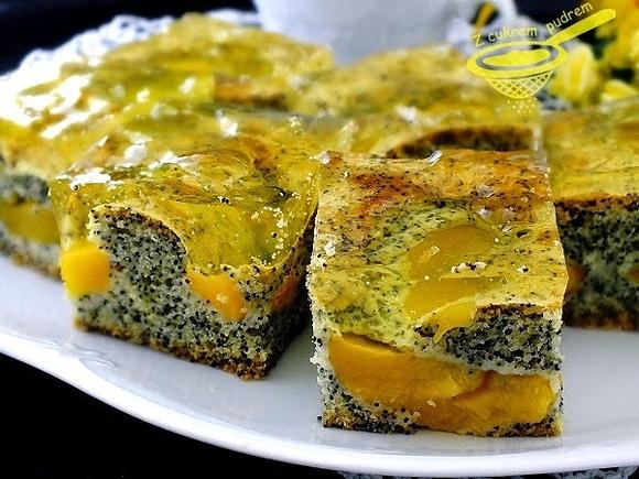 Cytrynowy Piegusek z brzoskwiniami i galaretką