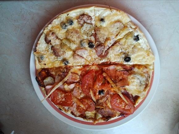 Pizza biało-czerwona