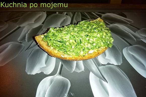 Zielona pasta jajeczna na kanapki ze szpinakiem