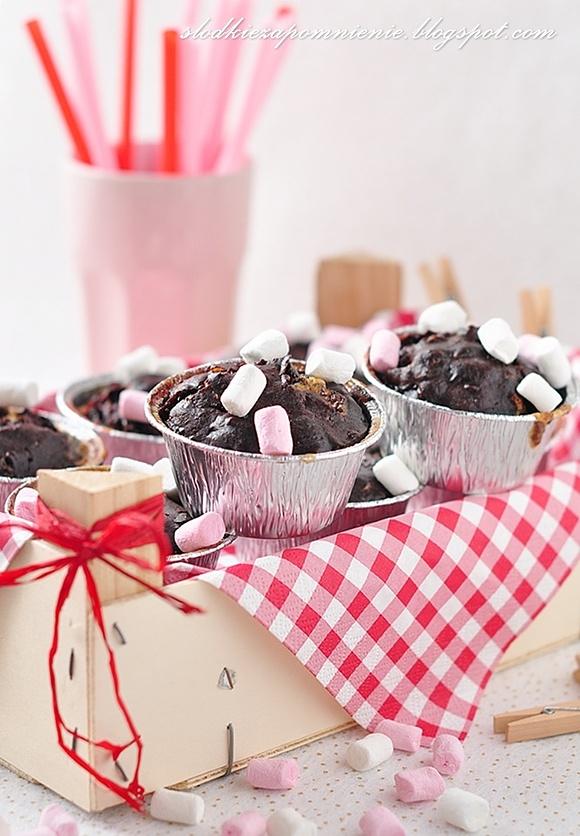 Czekoladowe muffiny z piankami marshmallow
