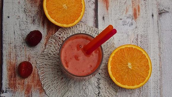 Koktajl lub smoothie z owoców do spożycia na co dzień