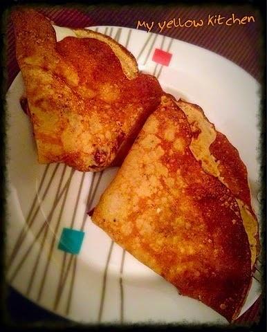Naleśniki caprese z mozzarellą i suszonymi pomidorami