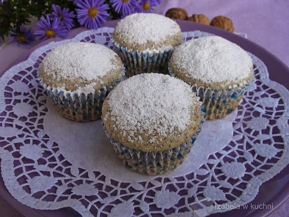 Muffinki z makiem i orzechami
