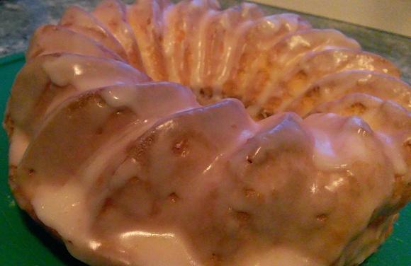 Babka cytrynowa z lukrem