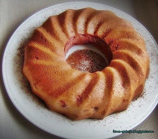 Babka z truskawkami