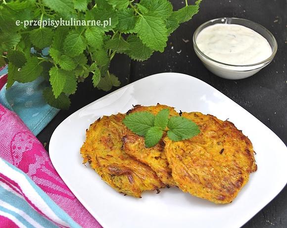 Placuszki z marchewki, cukinii i ziemniaków pieczone w piekarniku