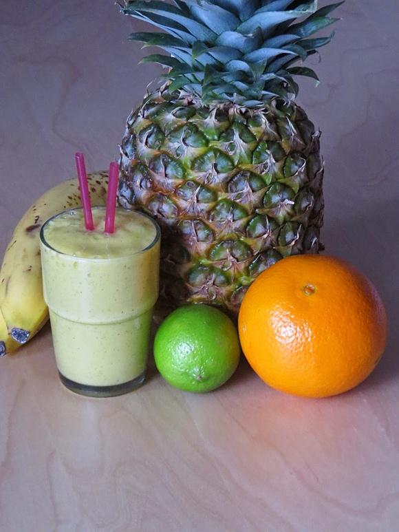 Smoothie mango-banan z miętą