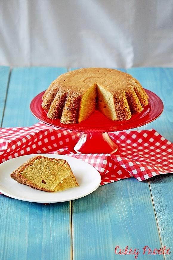 Babka majonezowa - przepis na wilgotne ciasto z majonezem
