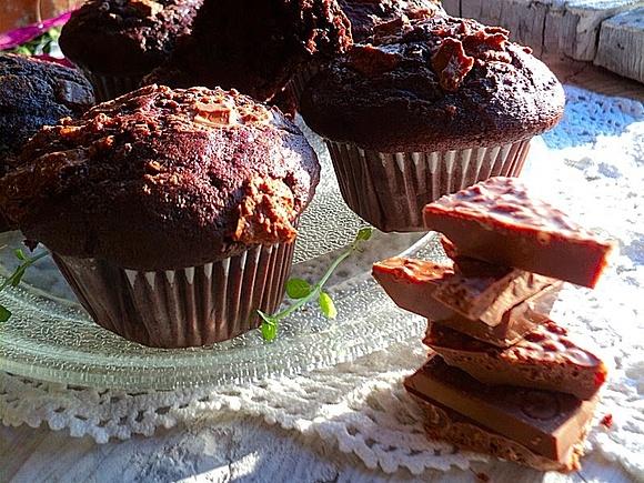 Muffinki czekoladowe z dżemem truskawkowym
