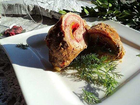 Roladki wieprzowe z szynką parmeńską, porem i papryką