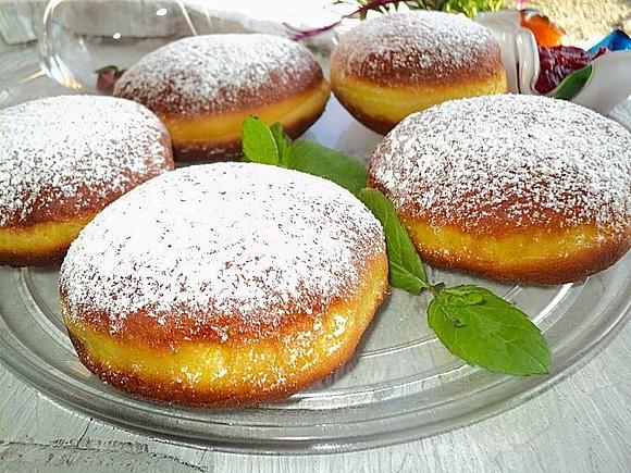 Domowe pączki drożdżowe