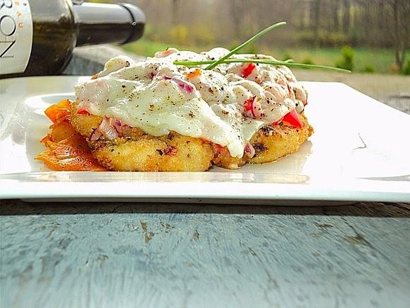 Kotlet drobiowy z warzywami i kozim serem