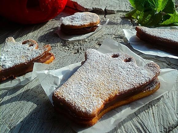 Krucho-drożdżowe ciasteczka z masą czekoladową