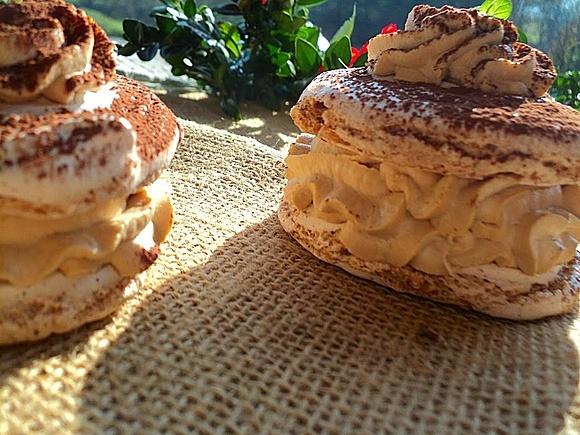 Bezowe ciasteczka orzechowo-kawowe z masą cappuccino