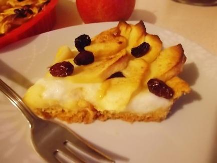 Tarta jabłkowa z budyniem i żurawiną