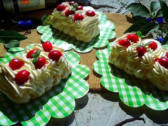 Beza z mascarpone i czereśniami