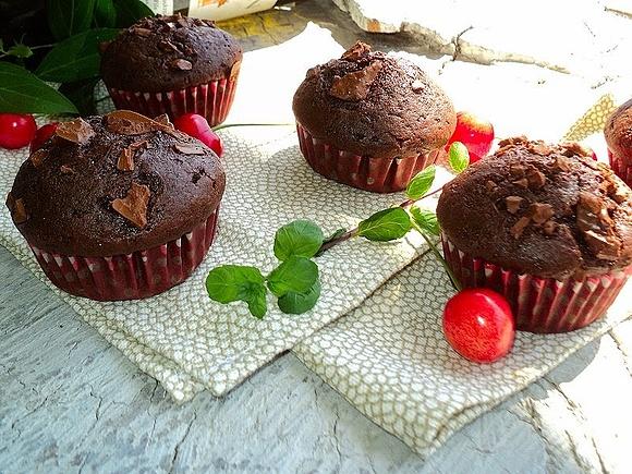 Muffinki czekoladowe z czereśniami