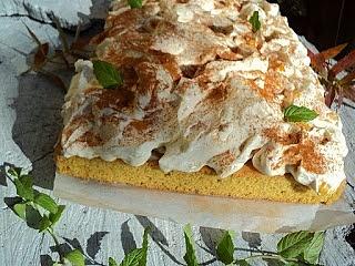 Ciasto z korzenną nutą i brzoskwiniami