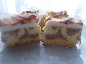 Delikatny dwukolorowy sernik