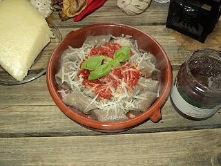 Kluseczki z tapenade z czarnych oliwek