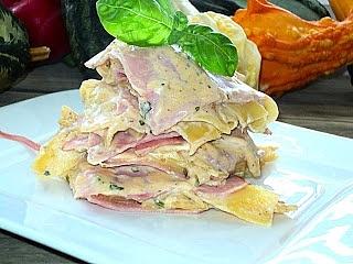 Piramida makaronowo-szynkowa