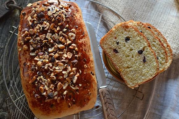 Drożdżowa babka z porzeczkami i makiem