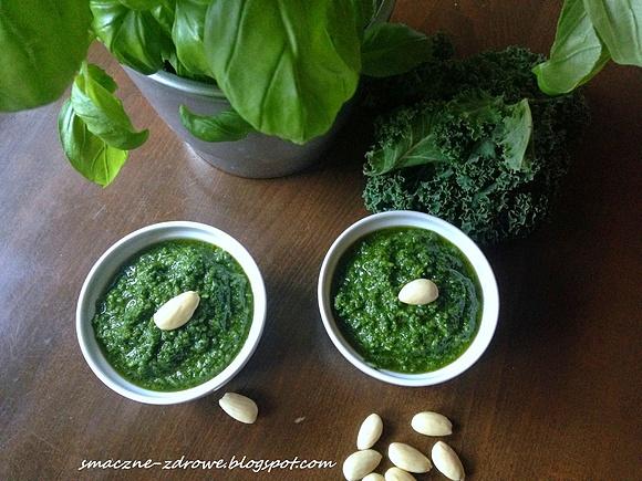 Pesto z jarmużu: właściwości zdrowotne i przepisy na dodatek do potraw