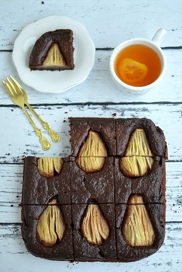Brownie z kaszy jaglanej i gruszek