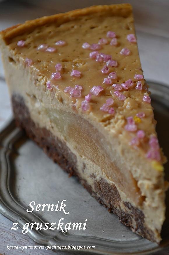Sernik z gruszkami i czekoladowym spodem