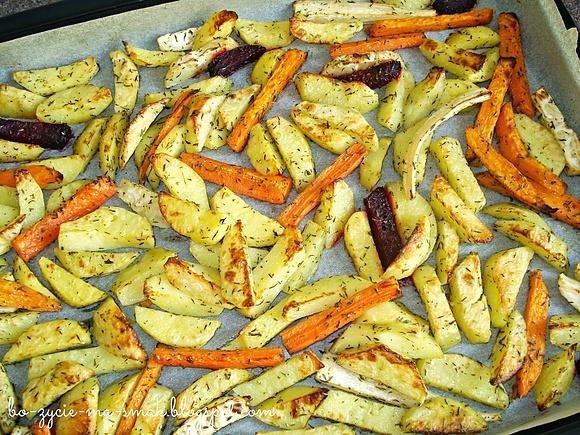 Frytki z piekarnika z tymiankiem i warzywami