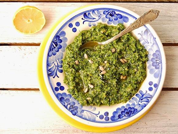 Pesto z jarmużu i pestek słonecznika