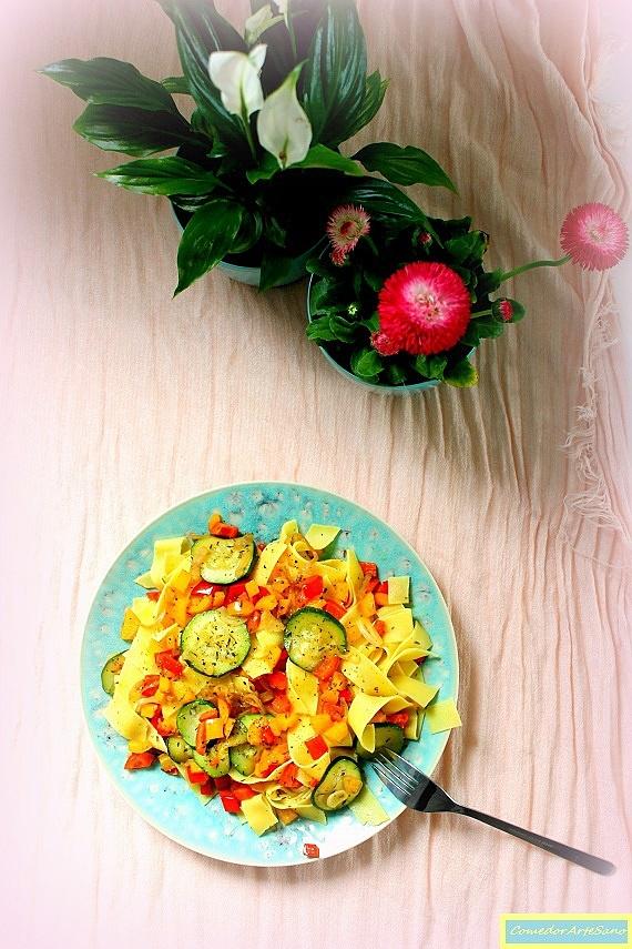 Pappardelle z cukinią, papryką i tymiankiem