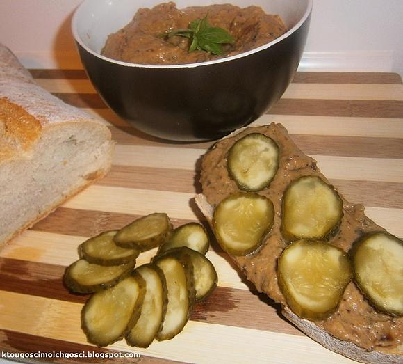 Pasta kanapkowa z fasoli i suszonych śliwek
