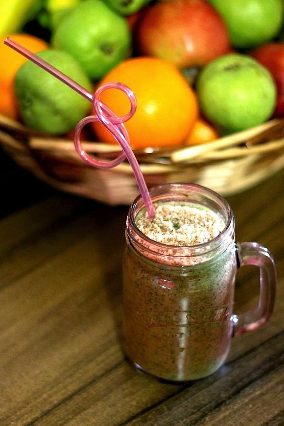 Zielone smoothie z jarmużu i szpinaku