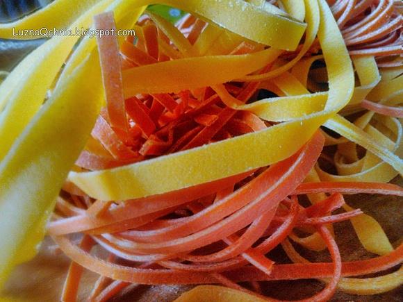 Tagliatelle z pieczarkami i ostrym sosem