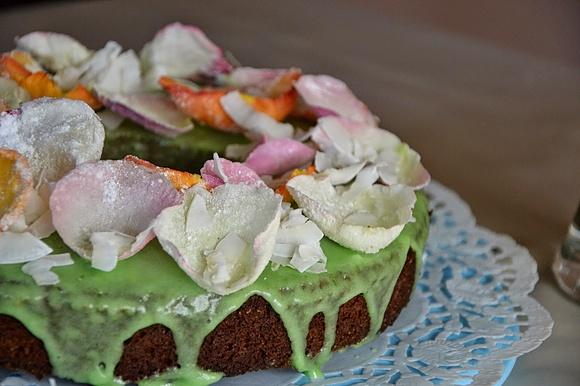 Ukwiecony tort pistacjowo-kokosowo-limonkowy