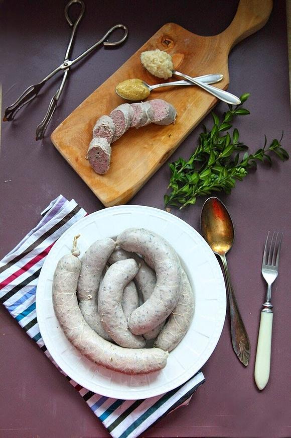 Domowa biała kiełbasa