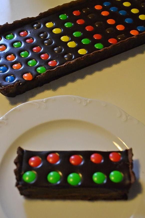 Mazurek czekoladowy z m&m