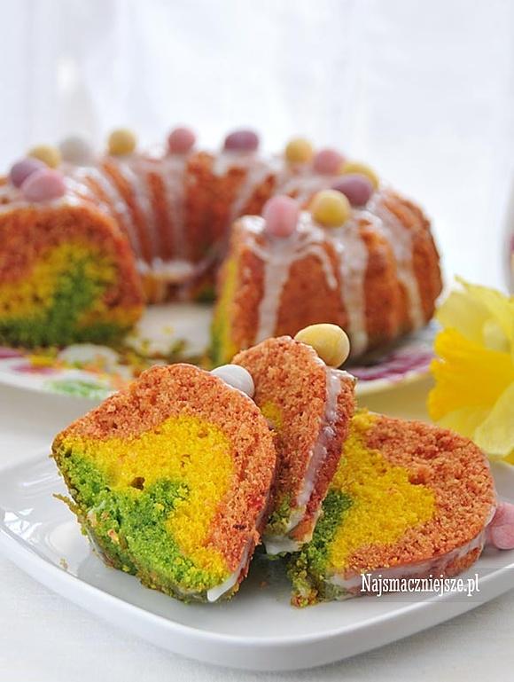 Kolorowa babka wiosenna z warzywami