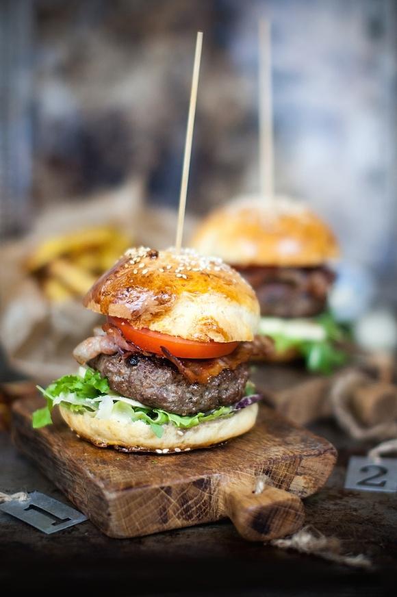 Domowe burgery z wołowiny kuchnia amerykańska