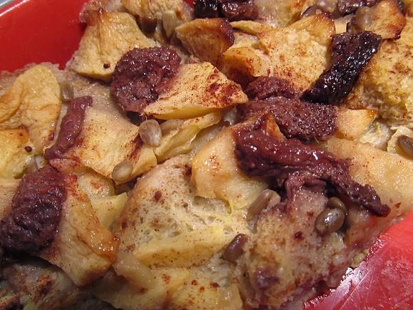 Pudding chlebowy z owocami i słonecznikiem
